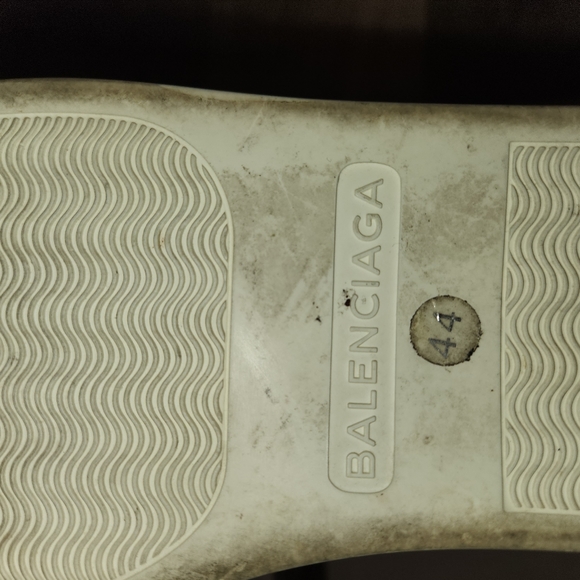 Sneakers - Picture 10 of 11